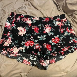 Torrid BlackFloral Shorts Size 6